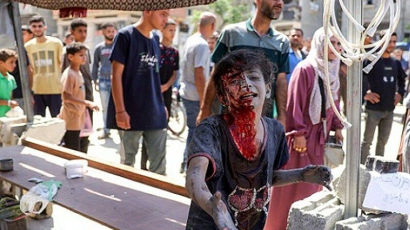 غزة .. استشهاد 60 فلسطينيا اثناء استلامهم المساعدات الإنسانية