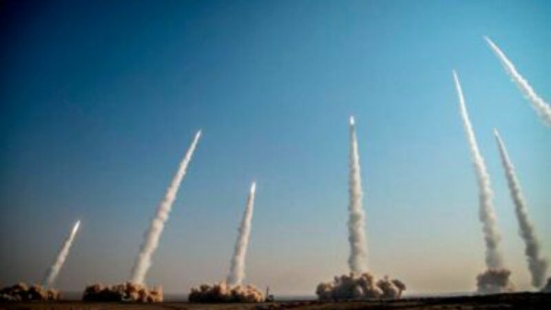 الحرس الثوري في إيران يعلن عن استخدام صواريخ “سجيل” لأول مرة