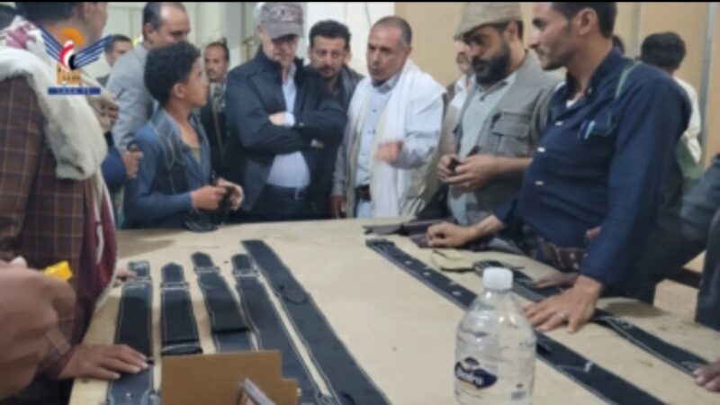 وزراء في حكومة التغيير والبناء يطّلعون على سير تنفيذ مشروع الصناعات الجلدية