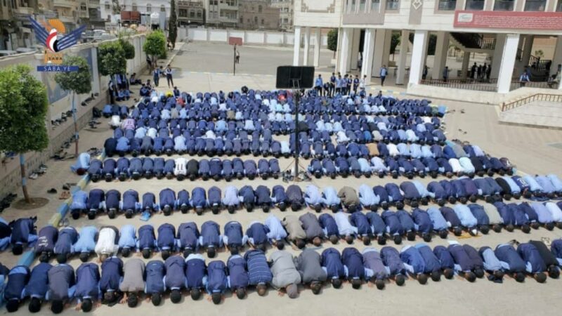 اليمنيون يؤدون صلاة الاستسقاء في العاصمة صنعاء والمحافظات