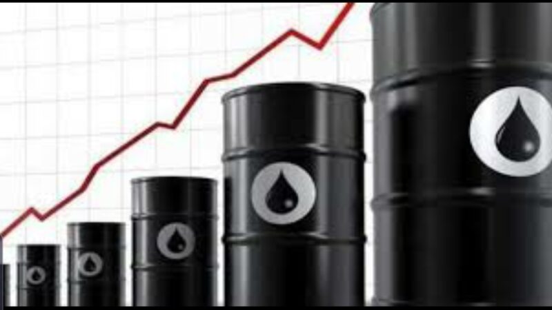 أسعار النفط ترتفع مع انخفاض المخزون الأمريكي