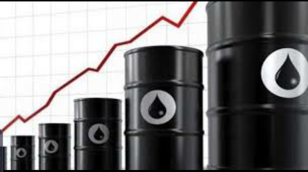 أسعار النفط ترتفع مع انخفاض المخزون الأمريكي