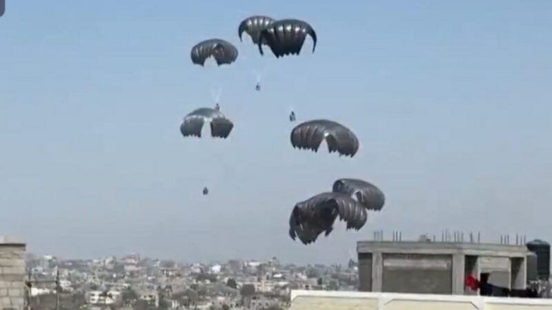 الأمم المتحدة تحذر : الإنزال الجوي للمساعدات في غزة يقتل المدنيين ولا يلبي احتياجاتهم