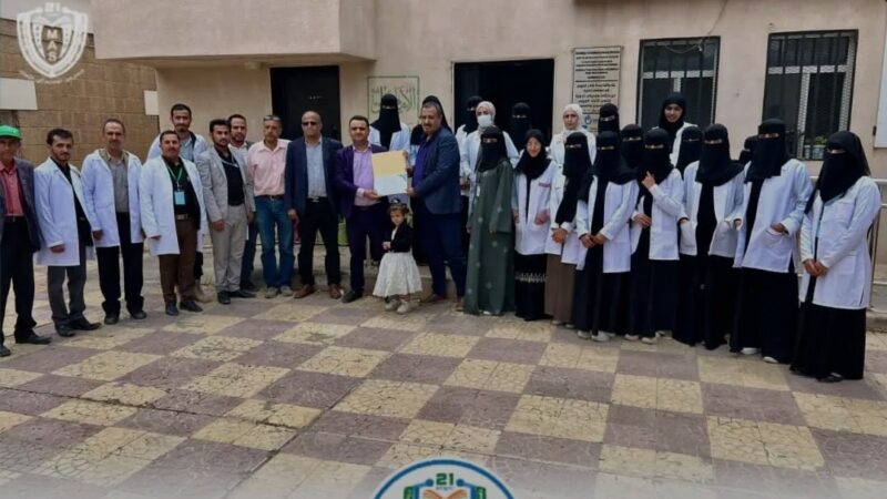 عميد كلية الادارة الطبية يكرم مسؤول التدريب بمستشفى الكويت تقديراً لجهوده في دعم طلاب الكلية