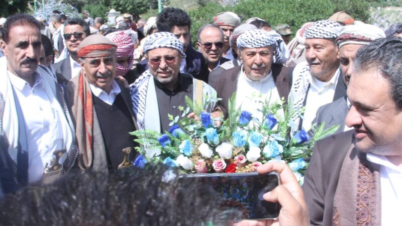 قيادة تنظيم التصحيح يضعون اكليلا من الزهور على ضريح الرئيس الشهيد ابراهيم الحمدي وأخيه عبدالله الحمدي