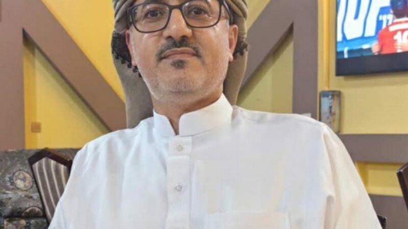 وصول الشيخ عبدالفتاح القهالي إلى أرض الوطن بعد سنوات من الأسر