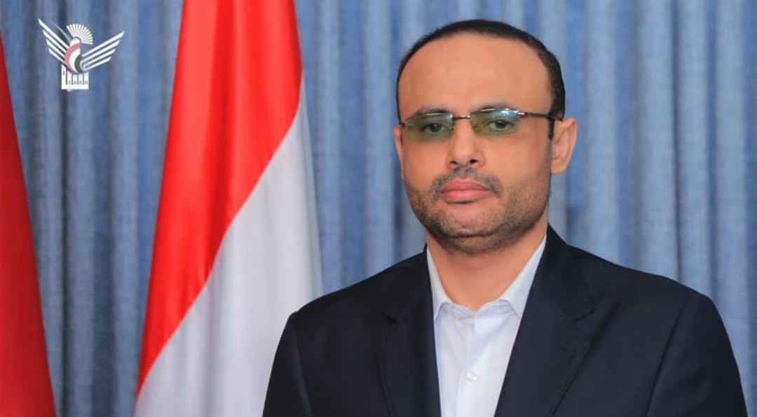 الرئيس المشاط يعزّي في وفاة الكاتب والإعلامي خليل العُمري