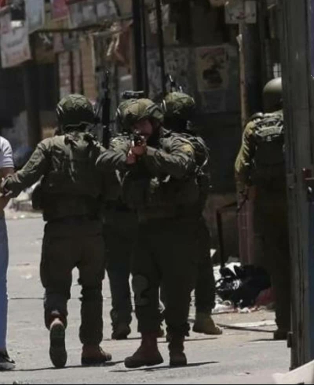 قوات العدو الاسرائيلي تواصل اقتحاماتها واعتقالاتها في مدن الضفة