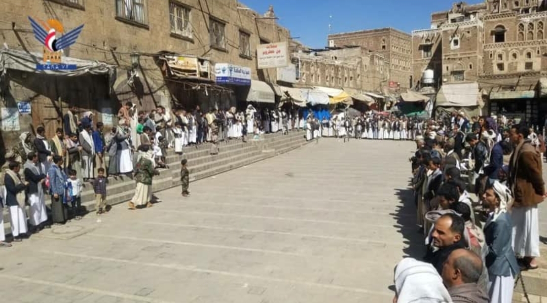 وقفات بمديريات أمانة العاصمة وفاء لدماء الشهداء ومباركة للإنجاز الأمني الكبير