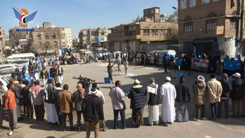 وقفة للجالية الصومالية بصنعاء تنديدا باعتراف الكيان الصهيوني بجزء من الصومال كدولة مستقلة