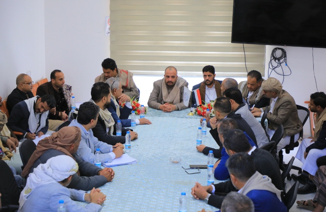 الهادي يجتمع مع مصنعي الإسفنج والرخام والجرانيت ويؤكد حرص الغرفة التجارية على النهوض بصناعاتهم الوطنية وتذليل المعوقات أمامها