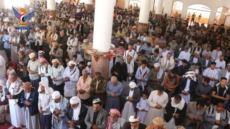 أداء صلاة الغائب على أرواح الشهداء القادة من كتائب القسام بالعاصمة والمحافظات