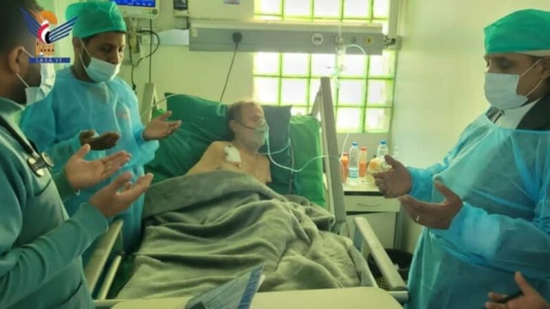 السامعي يطمئن على صحة الكاتب الصحفي محمد عبدالعزيز