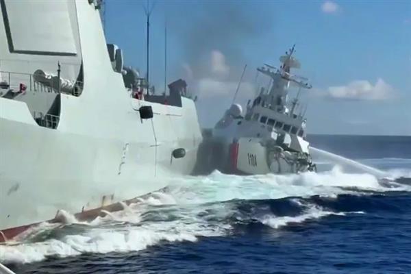 تصادم سفينتين حربيتين أمريكيتين يكشف ارتباك الحضور العسكري لواشنطن قبالة السواحل الجنوبية