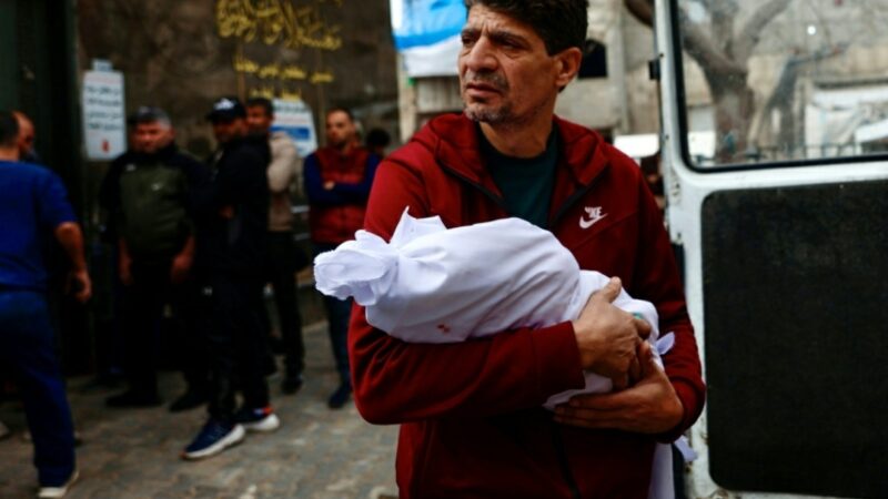 غزة في يوم دامٍ : مجمع الشفاء يستقبل جثامين وأشلاء أفرج عنها الاحتلال .. و24 شهيداً بنيران العدو خلال يوم واحد