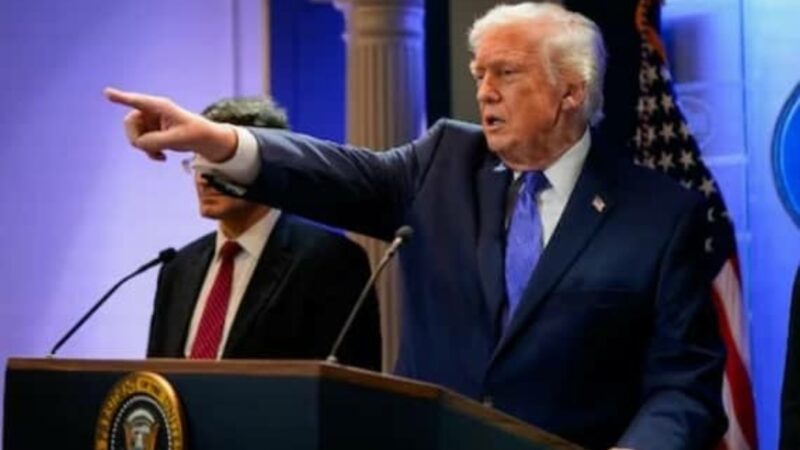 ترامب يتحدى المحكمة العليا الأمريكية : سأوقع أمراً بفرض رسوم جمركية عالمية تبلغ 10%