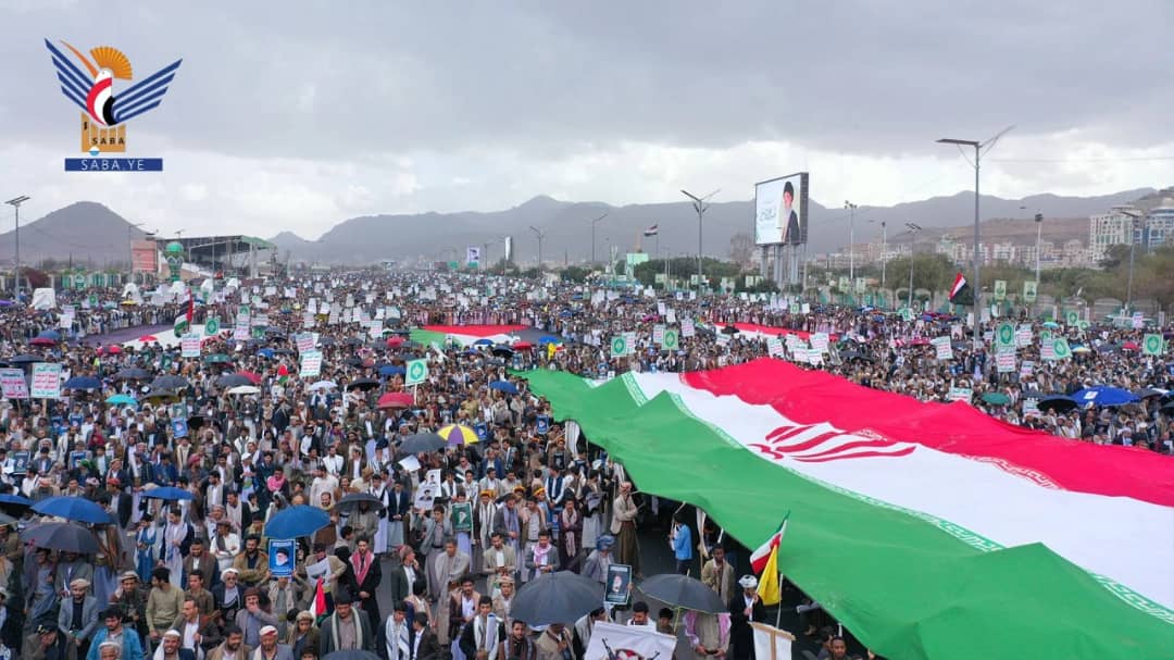 طوفان بشري بالعاصمة صنعاء في مليونية “مع إيران ولبنان نُحيي يوم الفرقان”