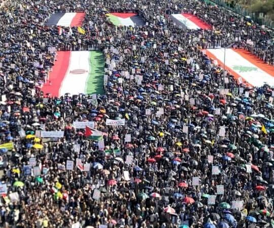 مسيرة مليونية بالعاصمة صنعاء تبارك الانتصار العظيم لإيران ومحور الجهاد والمقاومة وتؤكد وحدة الساحات
