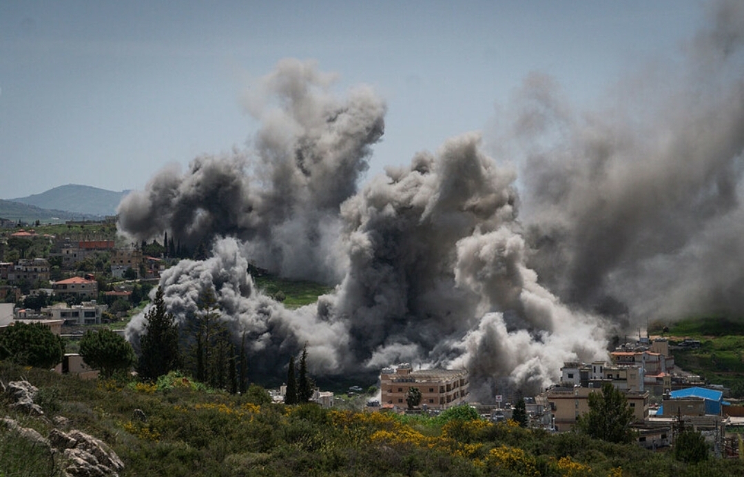 الاحتلال الاسرائيلي يدمر المنازل في جنوب لبنان ويهدم مسجدآ تاريخي