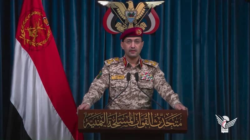 القوات المسلحة تطلق دفعة صاروخية على يافا المحتلة وتحظر الملاحة على العدو في البحر الأحمر