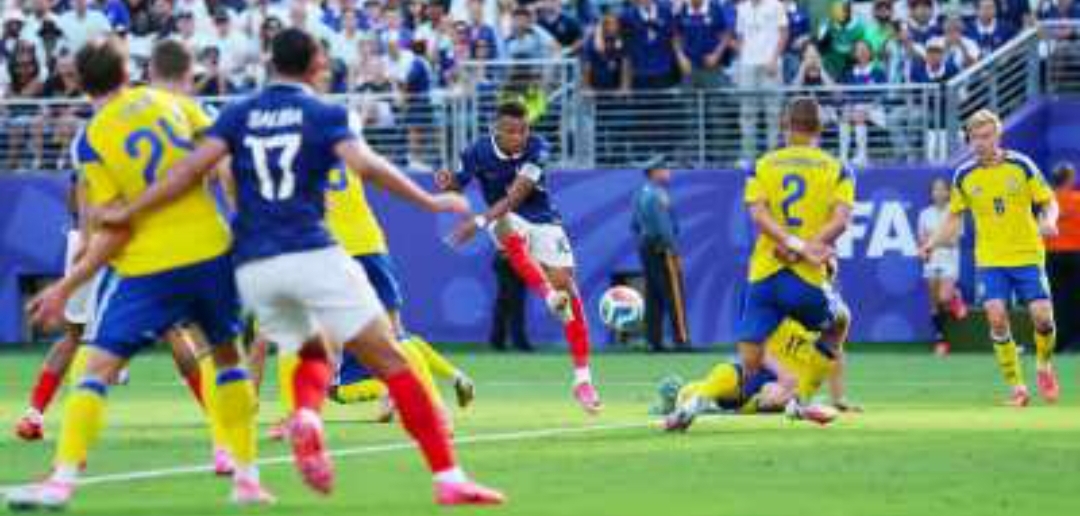فرنسا تتأهل إلى دور الـ16 بعد فوزها على السويد 3 – 0