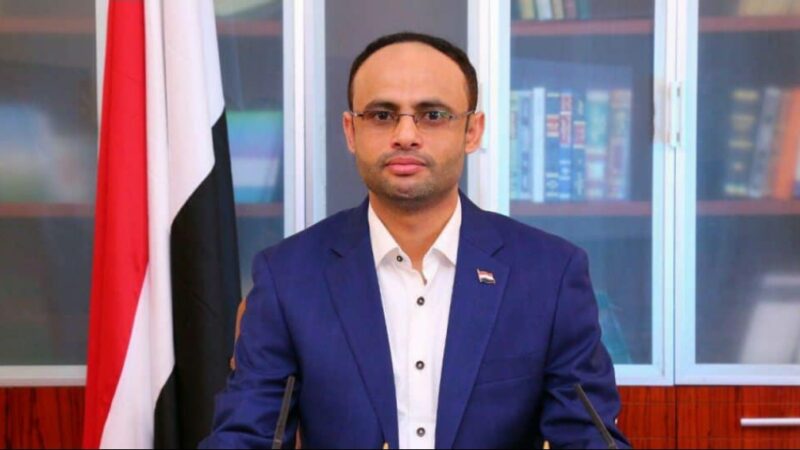 الرئيس المشاط : عندما يحذر السيد القائد ويلبيه يمن الإيمان والحكمة فاضبطوا ساعاتكم بتوقيت صنعاء