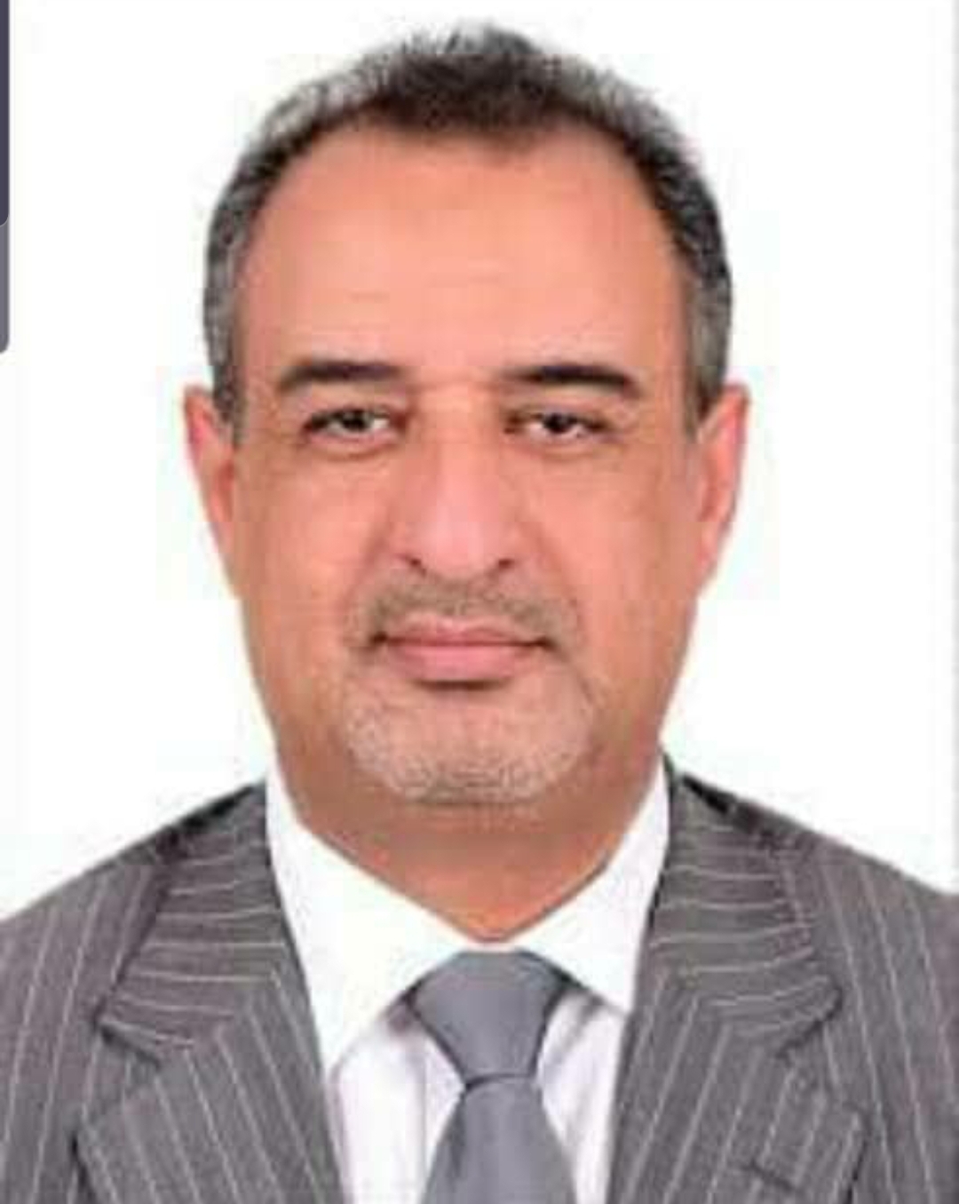 نشوان الحمدي ينفي الشائعات بشأن اعتقاله في صنعاء ويؤكد وجوده خارج اليمن