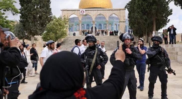 168 مستوطنًا يقتحمون باحات المسجد الأقصى بحماية العدو الإسرائيلي