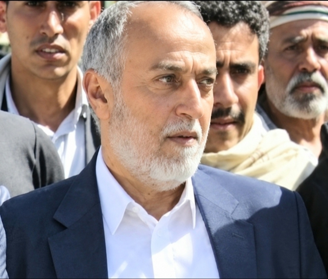شيخ مشائخ تعز يوجه رسالة هامة إلى الشباب المغرر بهم من أبناء تعز وبقية المحافظات وإلى الإعلاميين وإلى العدو السعودي